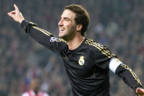 老鹰带队取胜！凯恩重要时刻比赛局势复杂赛场气氛高涨九游体育