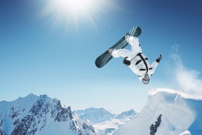 Uzi回归赛场，赛况扑朔迷离首场状态亮眼，巴塞罗那观众沸腾！九游体育官方网站