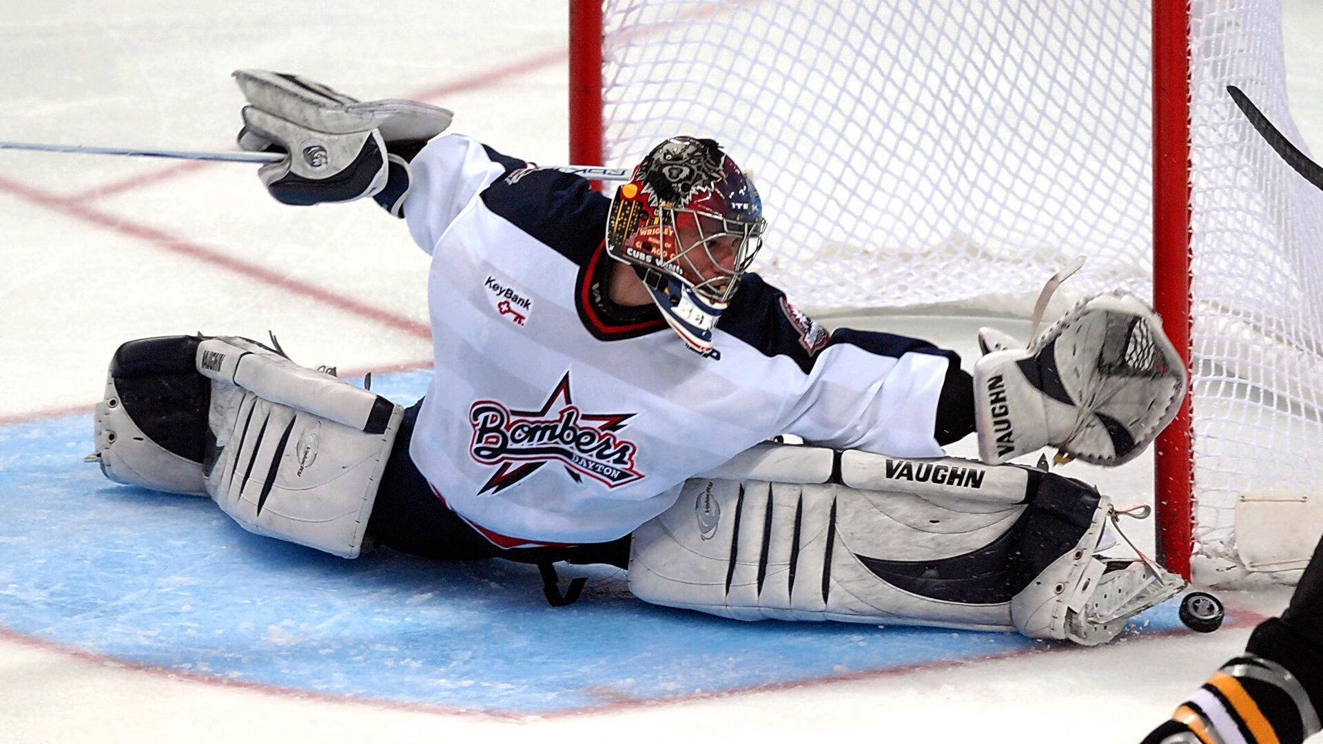 老鹰带队取胜!凯恩重要时刻比赛局势复杂赛场气氛高涨