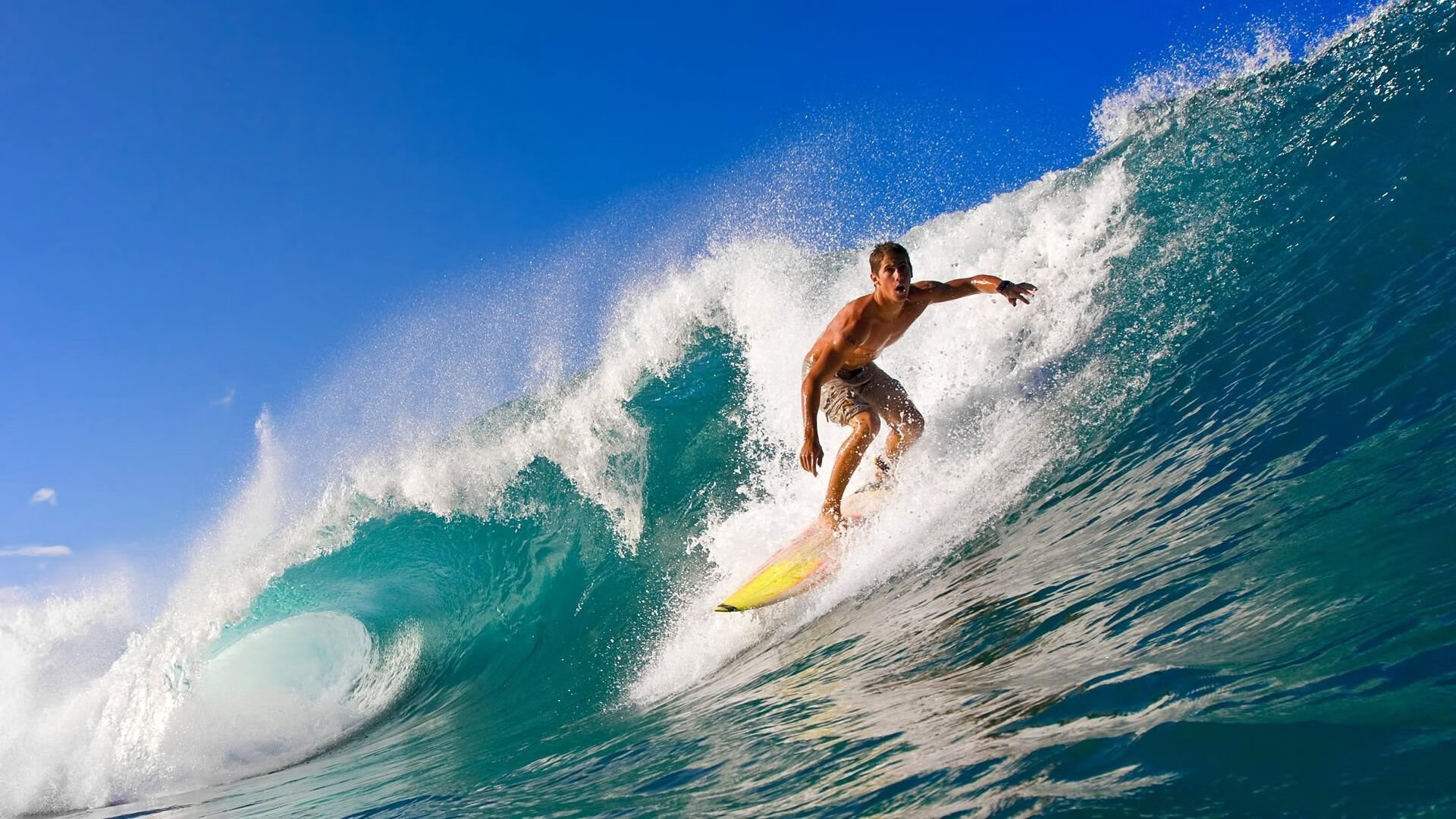 Uzi意外战胜RNG，锐不可当引爆全场！观众掌声雷动